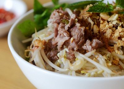Bún bò Nam Bộ - Frischer Reisnudelsalat mit Rindfleisch aus Südvietnam