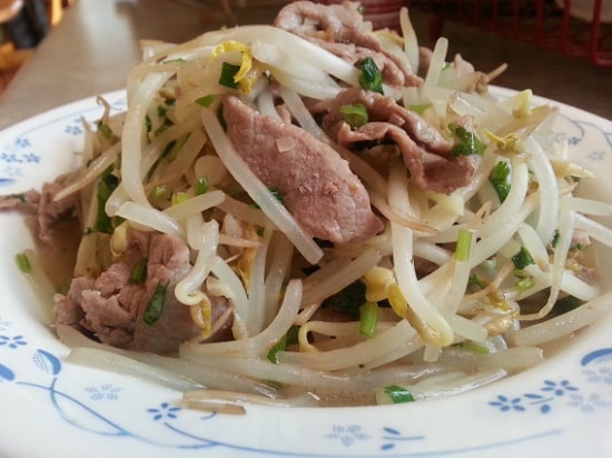 Hu Tieu Xao Bo – Rindfleisch-Nudeltopf mit Sojasprossen